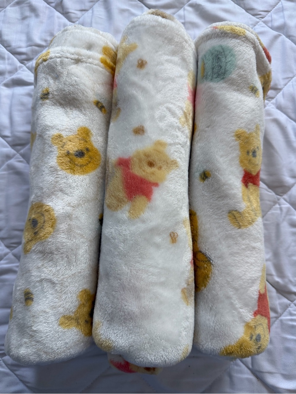 Plush White Teddy Bear Print Baby Blanket - Soft Nursery Throw Winnie the Pooh